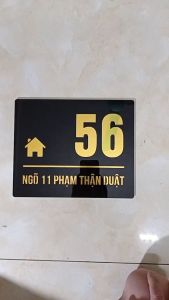 BIỂN SỐ NHÀ Alu Gương vàng + Mica Đen Số nổi 1cm Ngoài trời sang trọng.