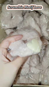 AKSESORIS IKAT RAMBUT BAHAN TERNYAMAN ANTI GERAH BESAR POLOS SCRUNCHIE LOVE TEBAL PREMIUM