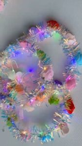 มงกุฎดอกไม้ มีไฟ พันก้านด้วยสายรุ้ง สวยงาม งานปัจฉิม สำเร็จการศึกษา แสดงความยินดี