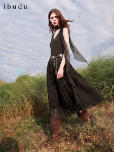 3COLOUR·S | V-neck Sleeveless A-line Dress