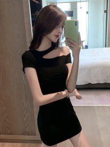 ชุดเดรสสั้นคอวีแขนสั้นทรงเอเข้ารูปสไตล์ฝรั่งเศสสำหรับผู้หญิงในช่วงฤดูร้อนปี 2025 ทรงเข้ารูปเอวสูง ทรงเข้ารูป เดรสสั้นคอวี