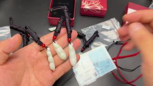 天然缅甸a货翡翠色四季豆玉石冰种福豆吊坠挂件百搭女款玉豆子坠