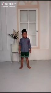 Sarung Anak Viral Untuk Usia 2-10 Motiv Gus Iqdam Model Rok Praktis Dengan Karet Pinggang Bahan Lembut Adem Di Pakai