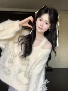 Design Sense Three-Dimensional Butterfly Decoration V-neck Twist Knit Women Autumn and Winter New Idle Style Loose Soft Glutinous Sweater