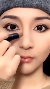 2 in 1 Face 109 Contour Wajah Stick Concealer Highlighter Wajah Tahan Lama Waterproof Anti Air / Foundation Make Up Contour Stick Pensil Wajah Highlighter Pen Make Up Korea Silky Skin 3D Stick Concealer Kosmetik Anak Sekolah Face Concealer BB Cream Makeup