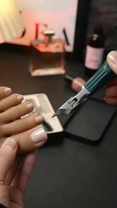 OUHOE | Curved Nail Clipper Stainless Steel Fingernail and Toenail Cutter with Anti-Splash Design and Cuticle Removal Function