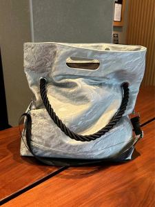 กระเป๋าถือทรงโตต์สำหรับเดินทางแบบลำลองสำหรับทั้งชายและหญิง ความจุขนาดใหญ่ กระเป๋าสะพายข้างแบบหนัง PU กระเป๋าสะพายข้างสำหรับวัยรุ่น