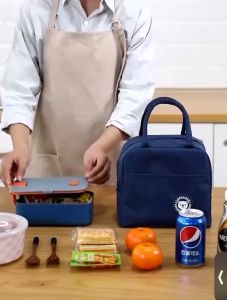 Pink and navy blue waterproof thermal lunch bags with handles and bear logo suitable for picnics and carrying food containers.
