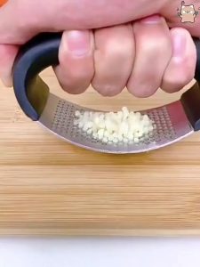 อุปกรณ์สำหรับบดกระเทียมแบบมือ อุปกรณ์บดกระเทียมสแตนเลสอุปกรณ์บดกระเทียมสำหรับใช้ในบ้าน