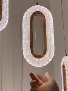 Dekorasi Lampu Gantung Ruang Tamu Mewah Sederhana Emas Modern