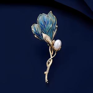 Elegant Blooming Magnolia Pearl Brooch Pin for Women Unique Design Floral Jewelry Fashion Accessories Lapel Pin
