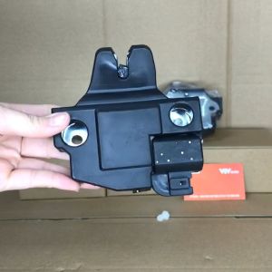 Khóa Ngậm Nắp Cốp Sau 3 Giắc Altis 08-13 | 64610-02140