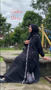 Gamis Dewasa Jumbo Simple Elegan Safira Dres Crinkle Airflow Aplikasi Bordir M L XL XXL 3XL Resletng Depan Aktif Dress Kondangan Muslimah Kekinian Ootd Remaja Hijab Warna Maroon Navy Hitam