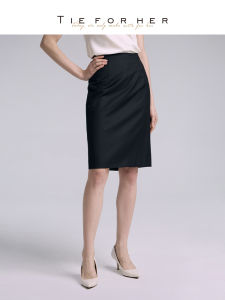 Elegant and Versatile Commute-friendly Black Skirt