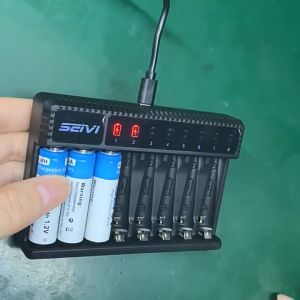 Charger Baterai 1.2V USB AA/AAA Charger 8 Slot Independen Pengisi Daya