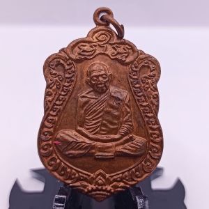 B040 พระ เสมา หลวงปู่ทิม วัดละหารไร่ ปี 18 โค๊ต นะ เนื้อทองแดง พร้อม กล่องเดิม ขนาด 2.5X4.0 ซม.