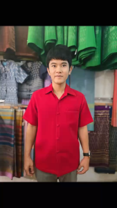 เสื้อซาฟารีชาย ปกเชิ้ต อัดกาวทั้งตัว ผ้าไทย ผ้าฝ้าย เยื่อไผ่ ใส่ทำงาน ใส่ทีม สีแดง ชายเชิ้ต