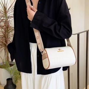 QNQN กระเป๋าสะพายสตรี PU กระเป๋าสะพายสีทึบขนาดใหญ่ กระเป๋าสะพายรูปแบบกระดานหมากรุก กระเป๋าสะพายไหล่กว้างปรับได้ กระเป๋าสะพายหลังมัลติฟังก์ชั่น