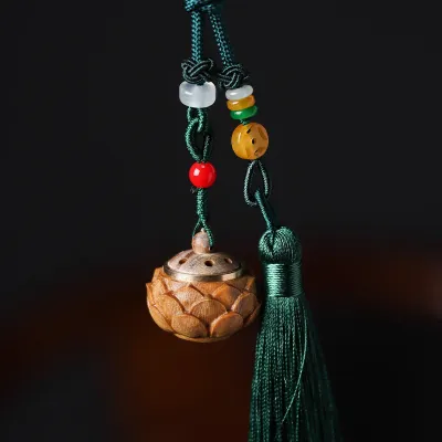 Green Sandalwood Car Diffuser Pendant Lotus Flower Ornament Tassel Interior Hanging Decoration Retro Automobile Pendant Gift