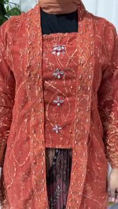 Kebaya Kutu Baru Payet Brokat & Setelan Kartini: Pilihan Tepat untuk Acara Formal