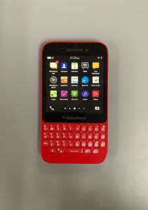Blackberry Q5 4G โทรศัพท์มือถือปลดล็อคต้นฉบับ3.1 "8GB ROM GSM 3G 5MP WIFI แป้นพิมพ์อักขระมาตรฐาน