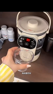 GREENSINDOOR 3-in-1 Ice Tray Water Bottle with Ice Mold Food Grade Ice Box &Water Bottle Portable Storage Bottle for Home and Outdoor Use冰格