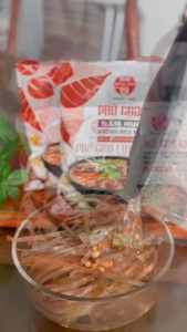 Phở Gạo Lứt Nấm Hương Ăn Liền Bích Chi Thùng 30 Gói - Ăn Chay Thơm Ngon Lành Mạnh - Gói 60g