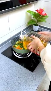 BOTOL MINYAK 630ML KACA / TEMPAT MINYAK 630 ML ANTI TUMPAH / BOTOL KACA 630 ML SERBA GUNA