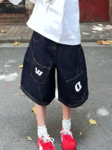 กางเกงยีนส์ทรงหลวมขากระบอกปลายกว้างสไตล์ย้อนยุคสไตล์อเมริกันสำหรับฤดูร้อนสำหรับทั้งชายและหญิง กางเกงขาสั้นทรงหัวเข็มขัดแบบมีกระเป๋าหลายช่อง