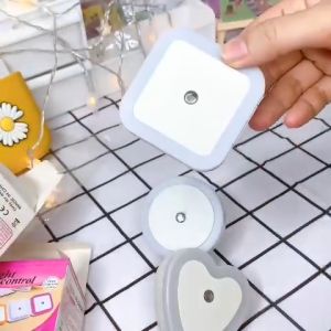 Đèn Ngủ Vuông Cảm Biến Tự Sáng Khi Về Đêm - Đèn Ngủ Cảm Biến Ánh Sáng Tự Động Tắt Mở ( Trắng ) Siêu Tiết Kiệm ⚡ Siêu Rẻ ⚡