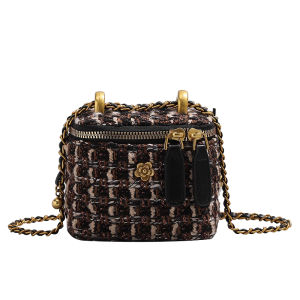 URCDN RDALVO | Mini Bucket Bag with Diamond Lattice and Flower Chain Knit