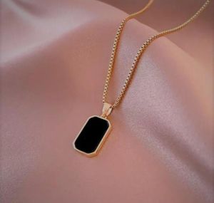 kalung liontin titanium wanita permata hitam kotak kalung kekinian wanita anti karat