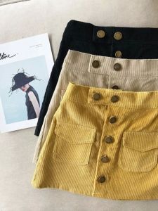 กระโปรงสั้นผ้าคอร์ดูรอยทรงเอเอวสูงปิดด้วยกระดุมสีพื้น กระโปรงทรงเอสไตล์ยุโรปฤดูร้อนปี 2023