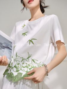 PlumJan | Áo Thun Ngắn Tay Trắng Đính Hoa Văn Thời Trang