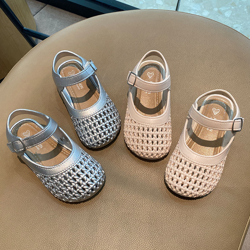 Girls Hollow out Head Cover Slippers Summer Outdoor Wear Anti-Slip Princess Shoes Soft Bottom Weave Fashionable Sandals