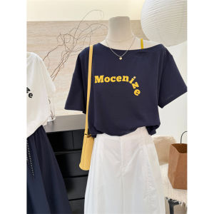 เสื้อยืดแขนสั้นไหล่เดียวพิมพ์ลายตัวอักษรสไตล์เกาหลีสำหรับผู้หญิงในช่วงฤดูร้อน เสื้อแขนสั้นทรงสลิมฟิตแบบใหม่