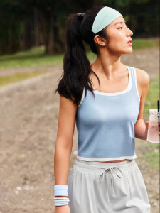 ManiForm | Round Neck Aesthetic Back Sports Top with Built-in Bra and Color Block Sweat-wicking