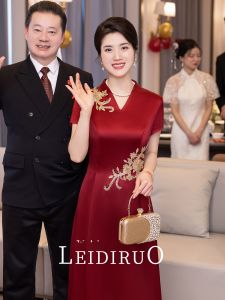 ชุดกี่เพ้าแต่งงาน Latiro ชุดราตรีสุดสง่างาม ชุดกี่เพ้าผ้าไหมสีสันสดใส แขนสั้น ปักลูกไม้ สำหรับคุณแม่ ชุดราตรีสุดสง่างาม