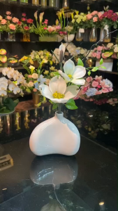 Akara Dokmaii แจกันดอกไม้ปลอมมินิมอล แจกันdogwood