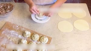 Chinese Baozi Mold Steameder Tool Automatically Make Mold Buns Making Dumplings Artifact Steamed Baozi