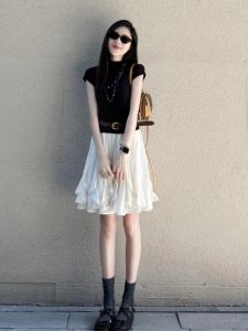 ชุดเสื้อยืด T-shirt ทรงเข้ารูป แขนกุด คอกลม ทรงเข้ารูป สไตล์เกาหลี สำหรับผู้หญิง ชุดทำงาน ฤดูใบไม้ผลิ 2025