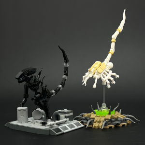 Alien Creature Parasitoid Juguetes Building Blocks Kit Set Bricks Collection Ornamant Model Toys for Adults and Boys Kids Gift