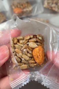 WooNut Healthy Delicious Almond Pie Fresh Sunflower Seed Crisp Snacks Individually Packaged Office Food