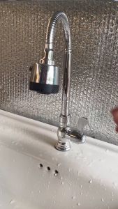 Vòi nước lạnh và nóng lạnh óng lò xo mẫu ngỗng thiên nga cắm chậu