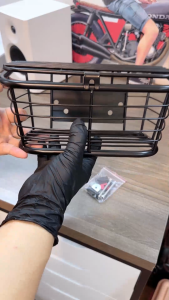 Rổ gắn xe Scoope sơn tĩnh điện đang năng tiện lợi - dễ lắp đặt