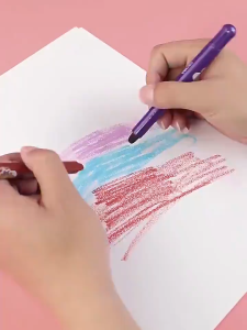 Bộ 12 Cây Sáp Màu Cho Bé – Bút Tô Màu Không Lem Tay Màu Sắc Tươi Sáng Mới Nhất 2025