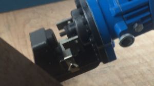 Máy đột lỗ  thủy lực  chạy điện cầm tay MHP20U - Đột sắt dày 6mm - Bảo hành 6 tháng