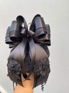 เน็ตติดผมสีดำ 5 ชั้นประดับลูกไม้