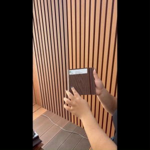 MÃ 148*21-3D ỐP TƯỜNG GỖ NHỰA NGOÀI TRỜI màu nâu đò ỐP GỖ NHỰA VÂN GỖ 3D