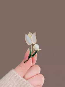 Elegant High-End Zirconia Tulip Brooch Pin Womens Fashionable Bouquet Stylish Versatile Pin Anti-Light Clip Holiday Gift